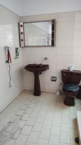 a bathroom with a toilet and a sink and a mirror at Planta alta 3 recamaras centro Guadalajara in Guadalajara