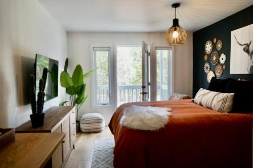 Ένα ή περισσότερα κρεβάτια σε δωμάτιο στο Le Rétro Shack à Mont-Tremblant