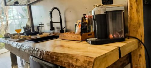 a kitchen counter with a cutting board with a appliance on it at La générale Sherman, Expérience hébergement le luxe sauvage avec vue et jacuzzi in Saint-Alexis-des-Monts