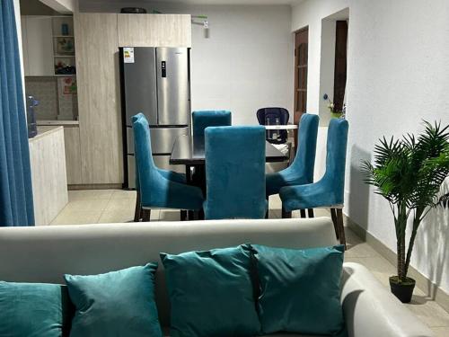 a living room with a couch and a table and chairs at Espectacular casa para la Exponor in Antofagasta