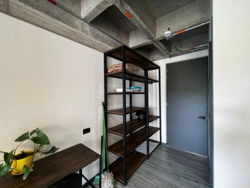 a room with a book shelf in a room at Cercano al Aeropuerto y nuevo in Pereira