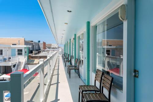 a row of benches on the balcony of a building at Mango Motel Wildwood Beach & Boardwalk in Wildwood