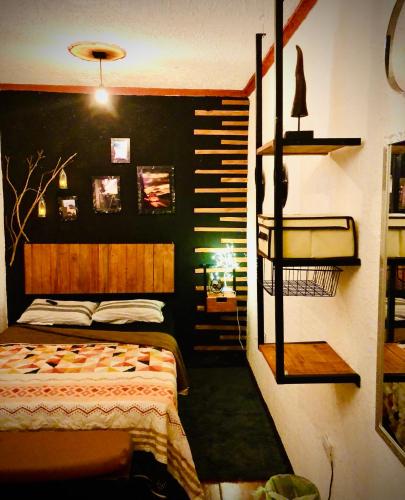 Llit o llits en una habitació de Vintage Apartment with Balcony & Terrace