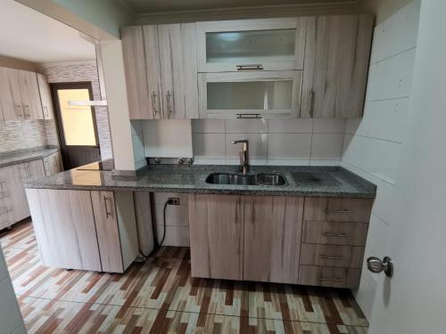 Dapur atau dapur kecil di Pieza doble con baño privado sector residencial