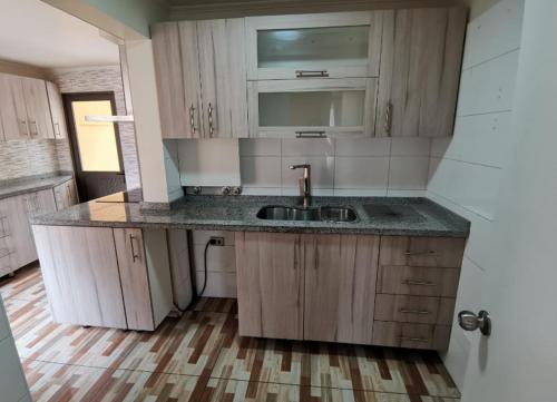 Dapur atau dapur kecil di Pieza doble con baño privado sector residencial