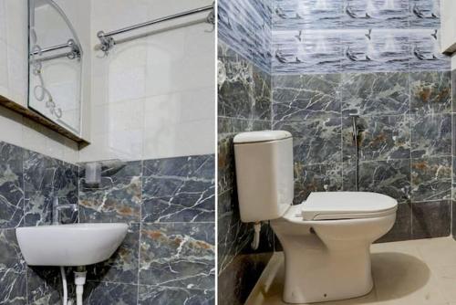 Duas fotografias de uma casa de banho com WC e lavatório. em CASA INN em Varanasi