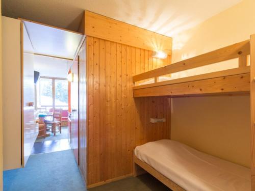 Ein Etagenbett oder Etagenbetten in einem Zimmer der Unterkunft Studio Les Arcs 1800, 1 pièce, 4 personnes - FR-1-346-573