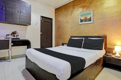Ένα ή περισσότερα κρεβάτια σε δωμάτιο στο Hotel O Lotus Residency Near Anand Nagar Metro Station