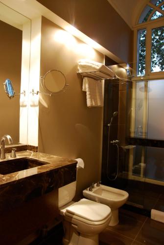 Bilik mandi di Rendez Vous Hotel Buenos Aires