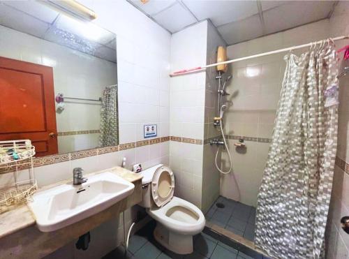 Phòng tắm tại Grand Diamond Condo Suites
