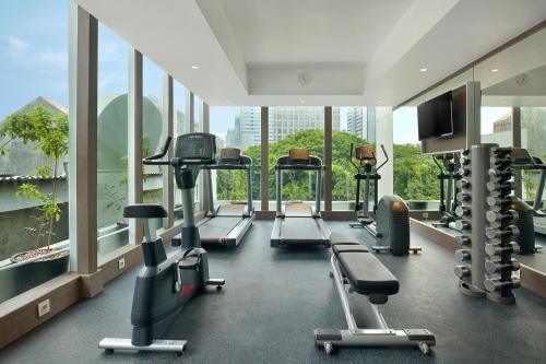 The fitness centre and/or fitness facilities at Holiday Inn Express Jakarta Wahid Hasyim, an IHG Hotel