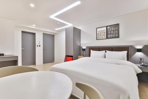 Postel nebo postele na pokoji v ubytování Green B Hotel Busan Seomyeon