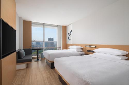 Ένα ή περισσότερα κρεβάτια σε δωμάτιο στο Fairfield by Marriott Hangzhou Wulin Square, China