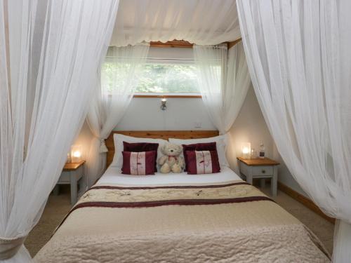 Ένα ή περισσότερα κρεβάτια σε δωμάτιο στο Lake Lodge