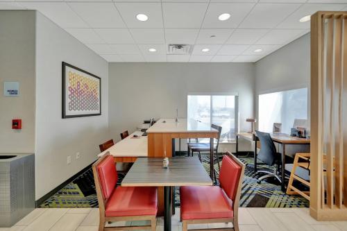 Møde- og/eller konferencelokalet på Holiday Inn Express Hotel & Suites Beatrice by IHG