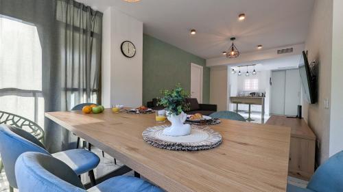 LAS OLAS 0ld Town Apartments
