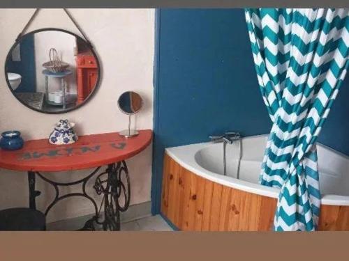 Ένα μπάνιο στο Le Relais De Rochepaule