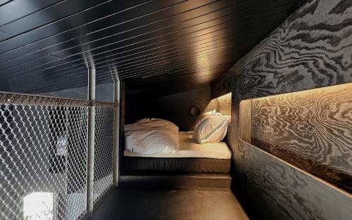 En eller flere senge i et værelse på Edge Oslo - Hideaway with Breathtaking City Views