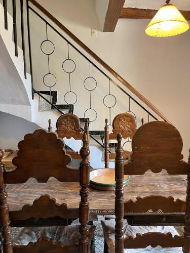 a dining room with a table and a chandelier at Casa de Turisme Rural Riu Montsant in Bellmunt de Ciurana