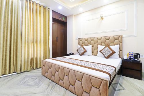 a bedroom with a large bed in a room at Frankstay By Hotel Samrat Residency 10 Mints Walking Distance Nizamuddin Railway Station in New Delhi
