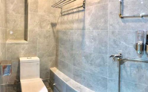 a bathroom with a toilet and a tub and a shower at SENNA SUNSHINE INTERNATIONAL HOTEL in Sihanoukville
