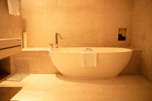 Koupelna v ubytování Wyndham Grand Plaza Royale Yuzhou Xiamen Wuyuan Bay