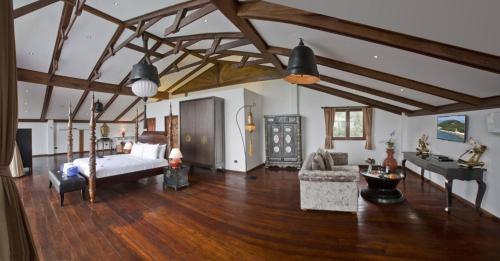 a bedroom with a bed and a piano in a room at Royal Majestic Grand Thai Villa in Choeng Mon Beach