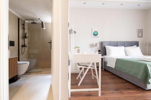 Koupelna v ubytování Escape Stay Center Xanthi with Private Parking MenoHomes 4A