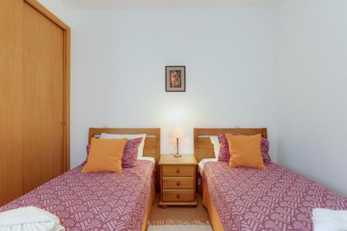 Tempat tidur dalam kamar di Casa da Praia em Marina Park