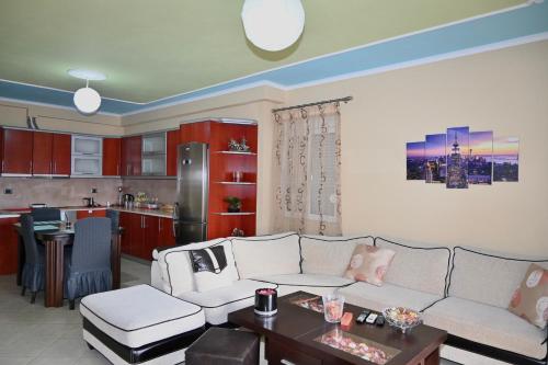 O bucătărie sau chicinetă la Elvis Apartment