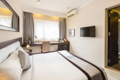 TV a/nebo společenská místnost v ubytování Hồng Hà Hotel HN - by BAY LUXURY