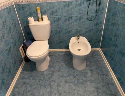 a bathroom with a toilet and a bidet at Hotel Zoloti Vorota in Lalovo