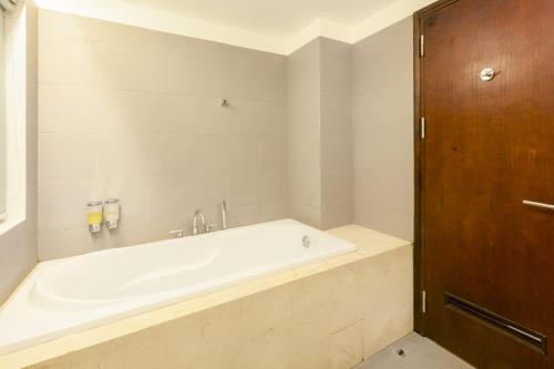 Koupelna v ubytování Hồng Hà Hotel HN - by BAY LUXURY