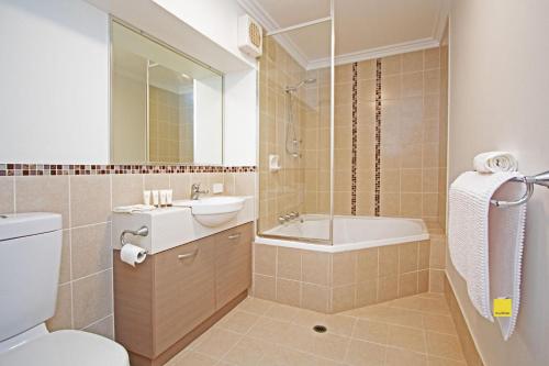 a bathroom with a toilet and a sink and a tub at Lesueur Days in Jurien Bay