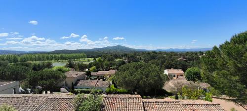 a view of a town with a river and trees at Charmant T2 climatisé avec belle vue , Golf de Pont-Royal in Mallemort