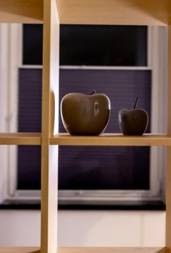 a shelf with two green apples on it at KLIF 2 Warka in Warka