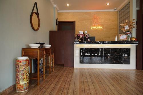 a living room with a bar with a wooden floor at Take Guesthouse 2 in Paalmerah