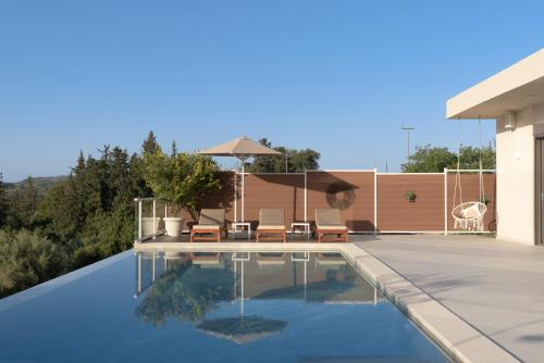 Piscina en o cerca de Reflection Villa, Heated Pool & Absolute Seclusion, By ThinkVilla