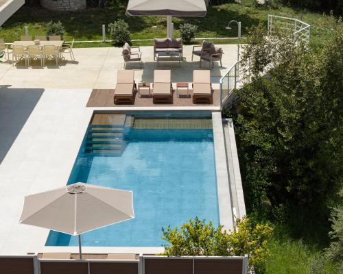 Piscina en o cerca de Reflection Villa, Heated Pool & Absolute Seclusion, By ThinkVilla