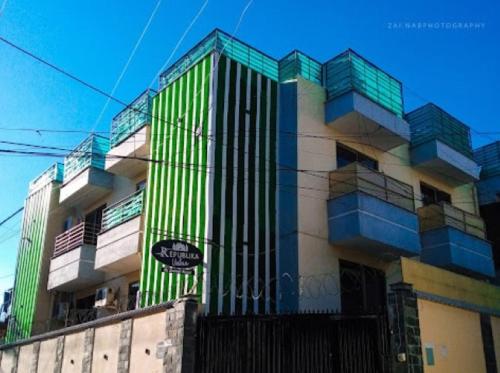 a building with a green and white at Deen Resort Motel in Mānsehra