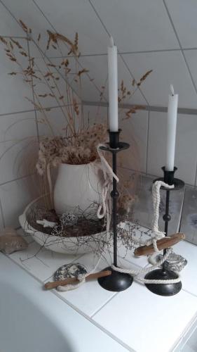 a group of candles on a counter with a vase at NEU! Ferienwohnung Zur Pusteblume in Sande