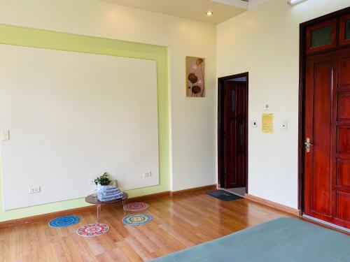 an empty room with a door and a wooden floor at Su Homestay in Cao Bằng