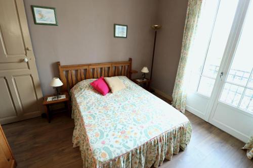 Posteľ alebo postele v izbe v ubytovaní Le Bercail : Apt avec balcon et parking, vue phare!