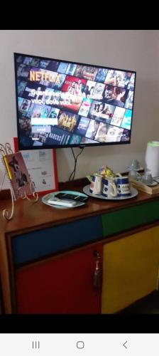 a computer monitor sitting on top of a desk at Casolare Isabella "Il rifugio dei vinili" and Alice's room in Ponsacco
