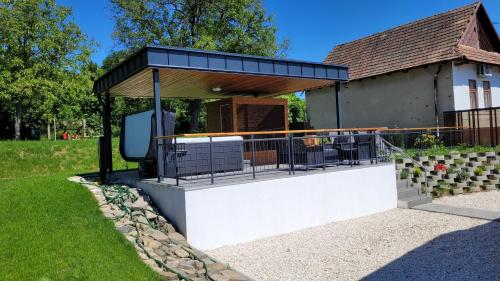 a gazebo with a tv on it at Somos Lux Vendégház in Somoskőújfalu