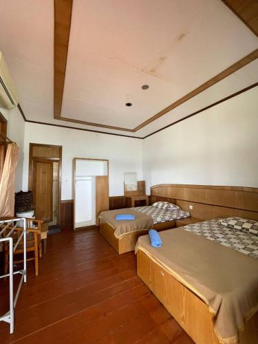 Ένα ή περισσότερα κρεβάτια σε δωμάτιο στο Derawan Beach Cafe and Cottage