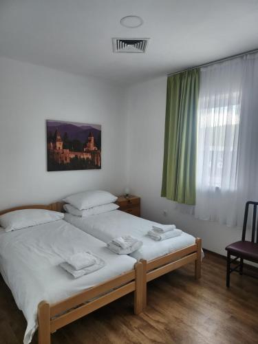 Postel nebo postele na pokoji v ubytování PENZION FARAON - CASINO ALFASTREET