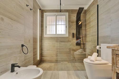 Ένα μπάνιο στο Luxury House Granada Park