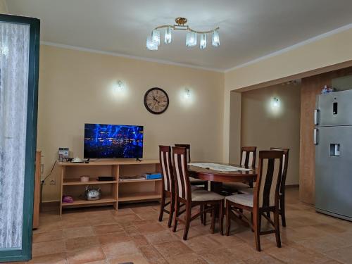 TV a/nebo společenská místnost v ubytování Apartment Bane