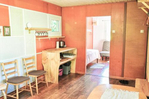 Køkken eller tekøkken på Namiņš Sidrabi pie upes